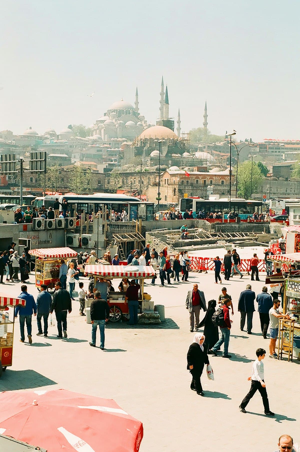 Bustling market in Istanbul, Turkey — shopping guide