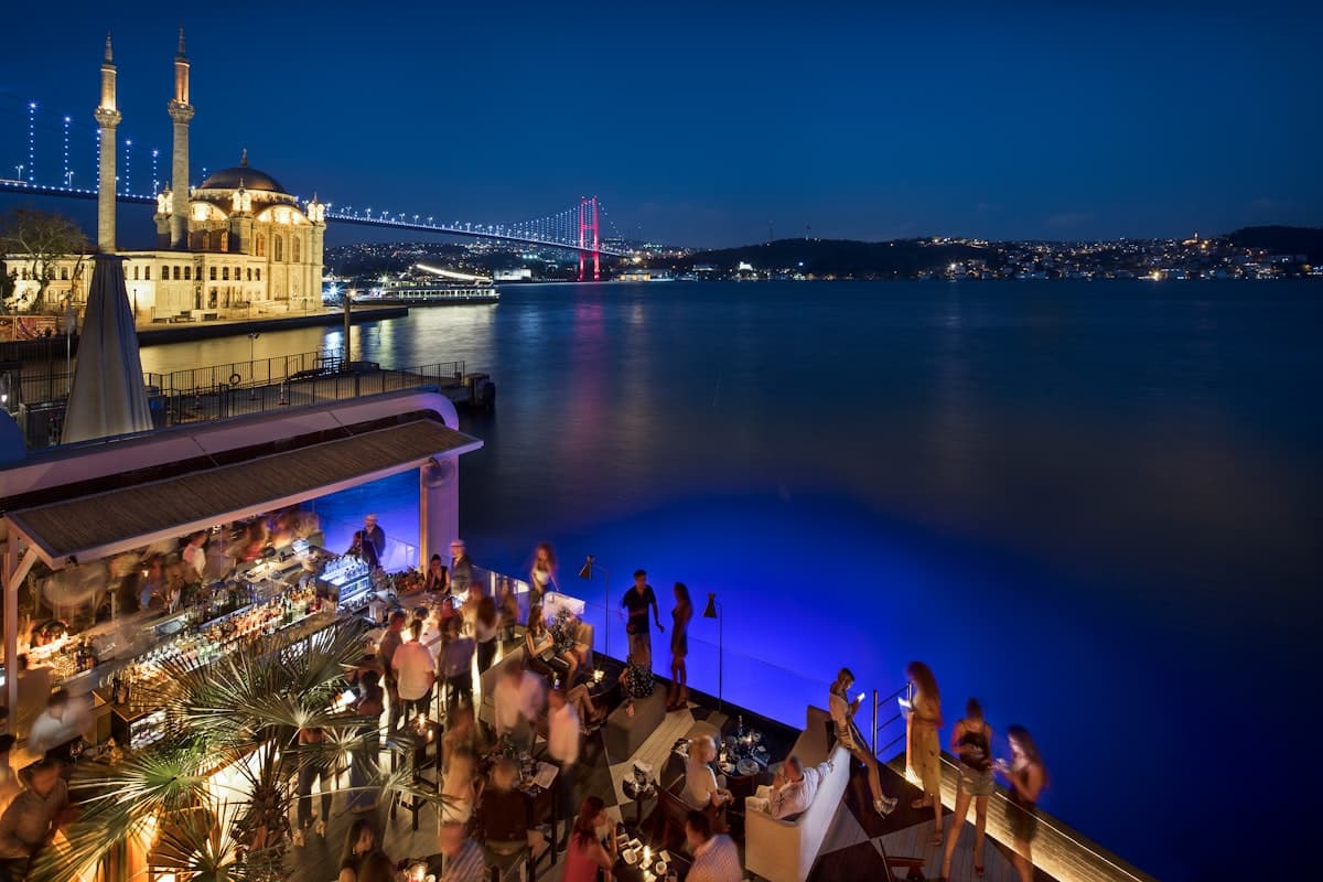 Istanbul at night — nightlife and evening activities guide