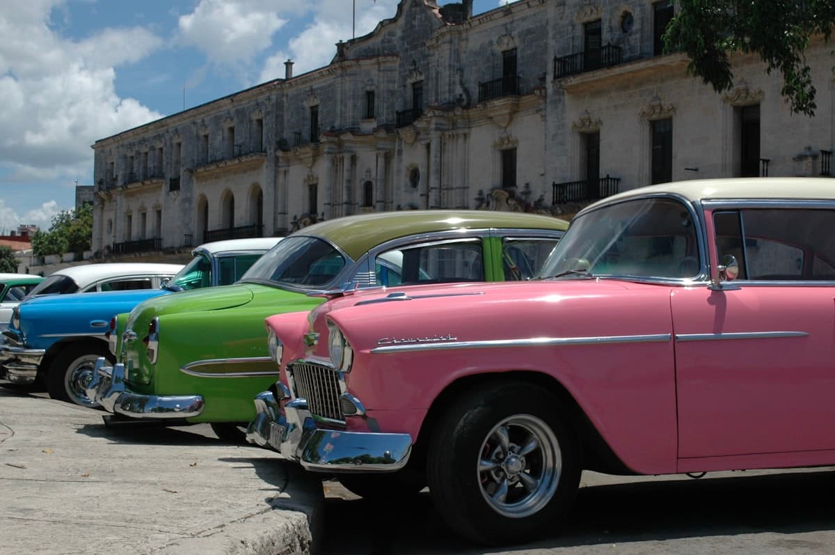 Romantic sunset scene in Havana, Cuba — honeymoon guide
