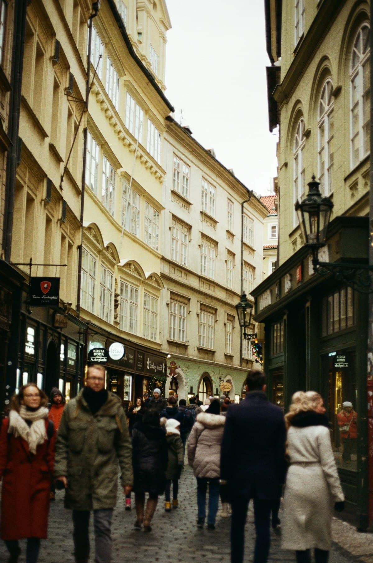 Bustling market in Prague, Czech Republic — shopping guide