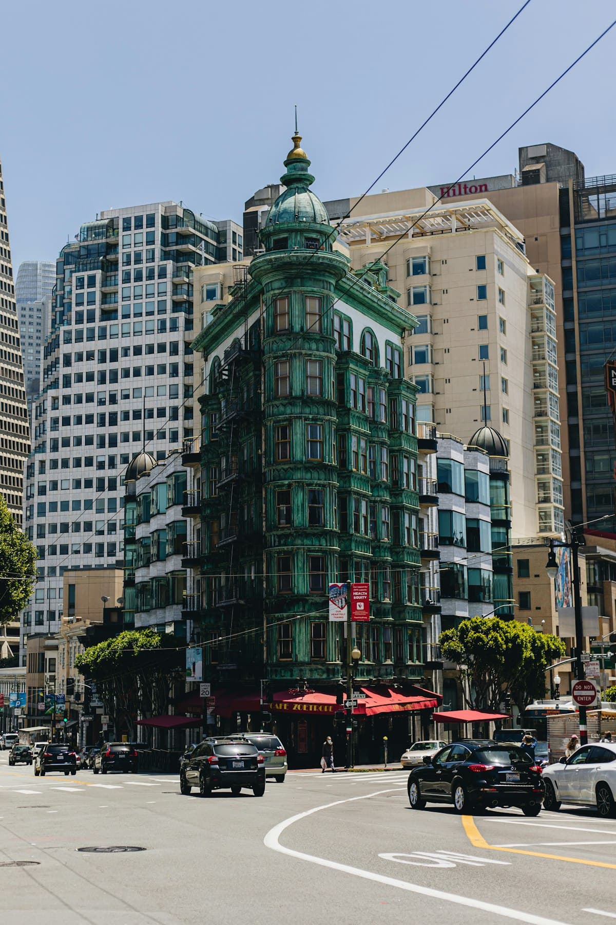 Budget-friendly street scene in San Francisco, United States