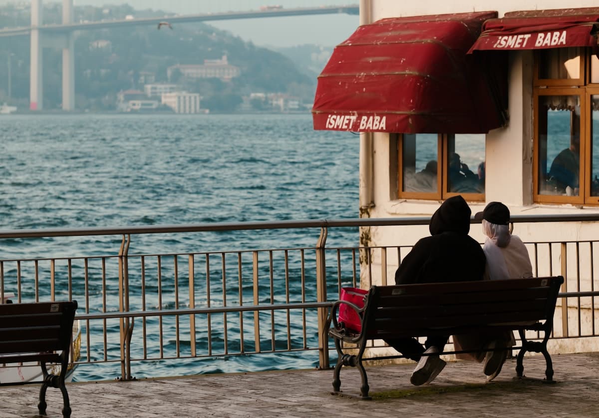 Romantic sunset scene in Istanbul, Turkey — honeymoon guide