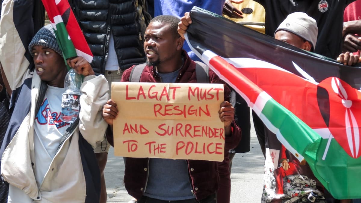 Cultural scene in Nairobi, Kenya — etiquette guide for travelers